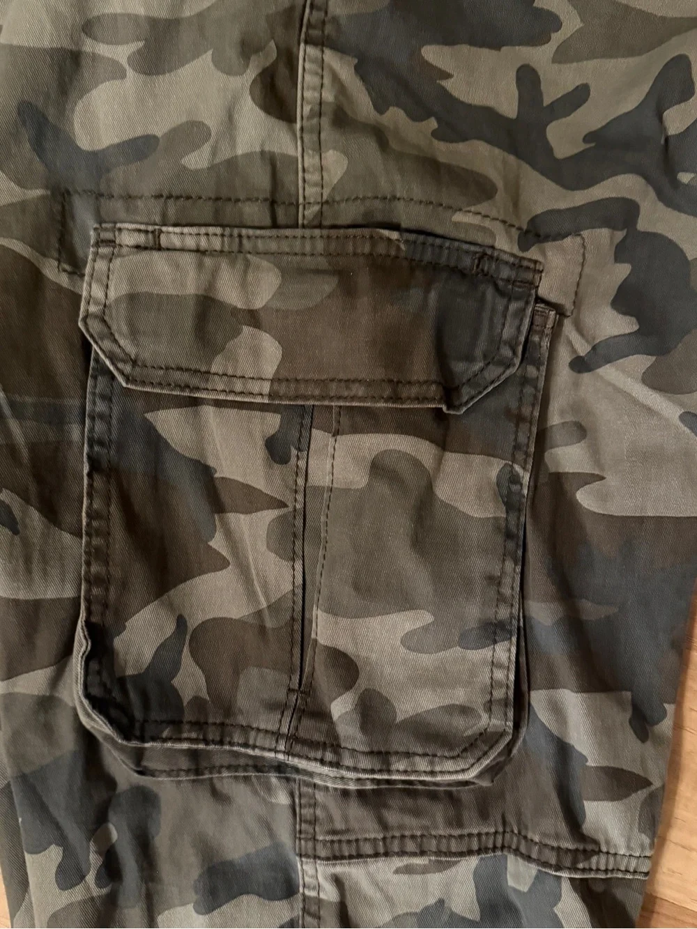 Wrangler Men's Cargo Pants Size 40x32 Camo Medium Stretch Taper Leg Regular Fit